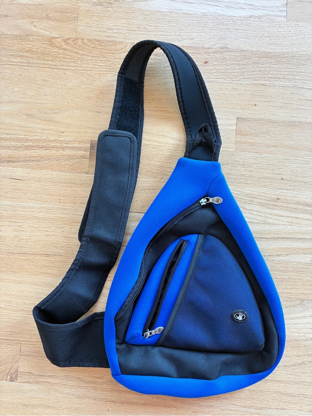 Vintage Body GloveBlue Neoprene Triangular Sling Bag Backpack Rare 80s/90s Y2K